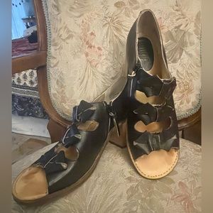 Latigo leather sandals EUC